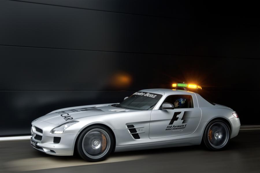  Mercedes-Benz SLS AMG F1 Safety Car 2010 года  (фото 26 из 46)